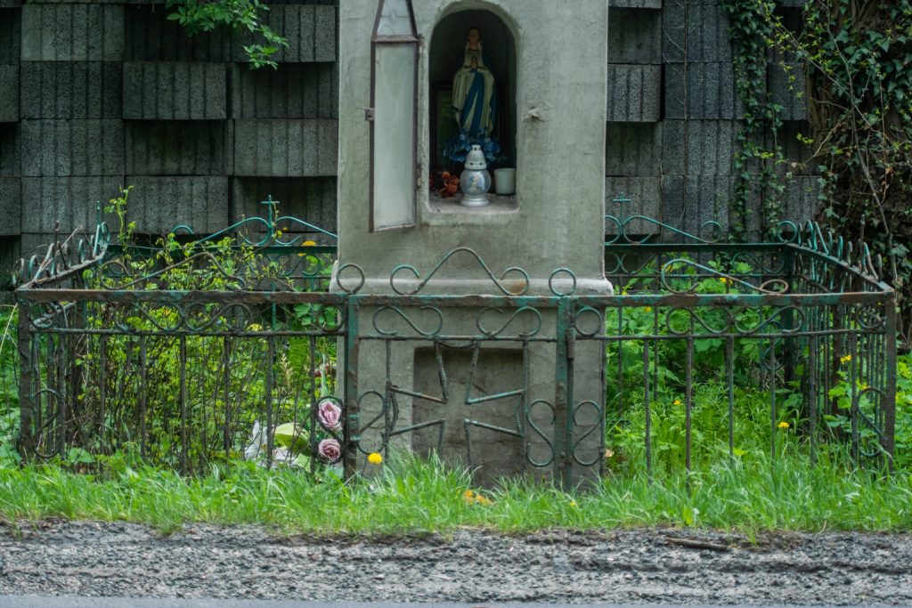 Kapliczka na ul. Szczecińskiej między Liściastą a Sianokosy