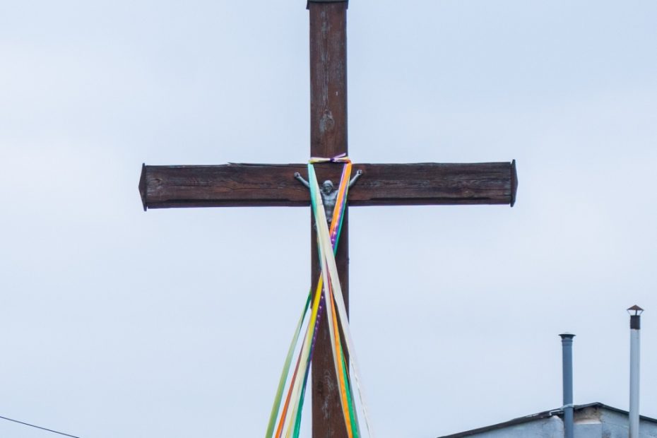 Krzyż na rogu ulic Złotno i Podchorążych